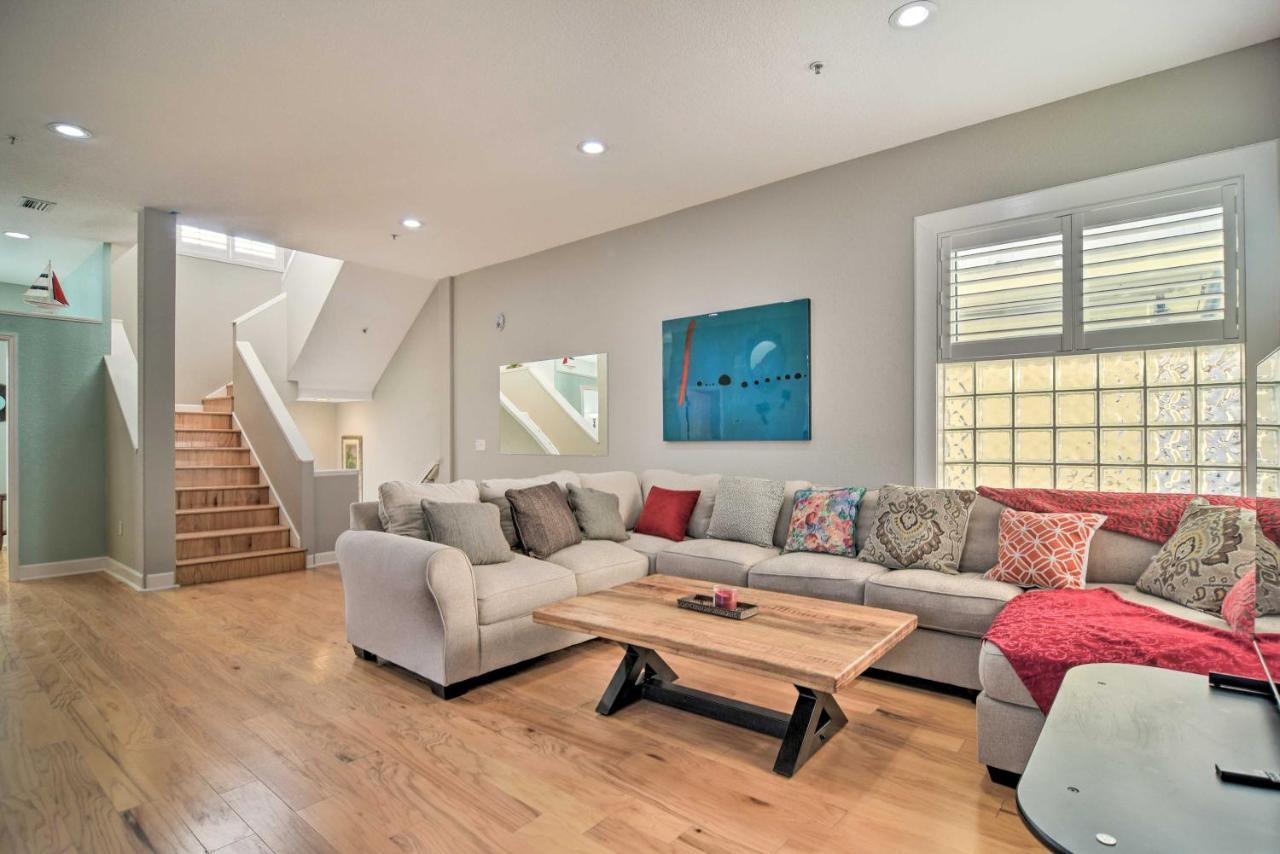 Coastal Sea Side Townhome - Walk To Beach! Clearwater Beach Exterior photo