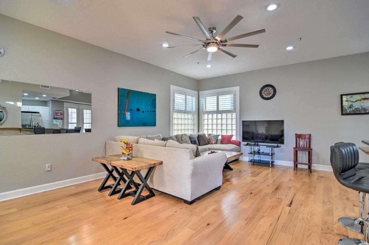 Coastal Sea Side Townhome - Walk To Beach! Clearwater Beach Exterior photo