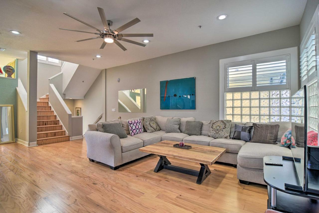 Coastal Sea Side Townhome - Walk To Beach! Clearwater Beach Exterior photo